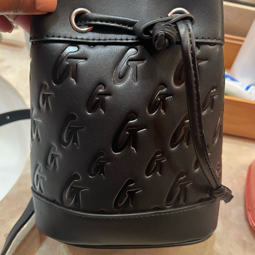 Glam-Aholic bucket bag
